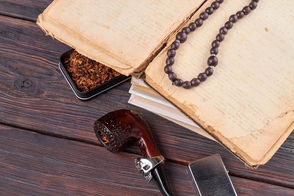 How to Select a Structured Crossbody Bag That Elevates a Business Casual Dress?